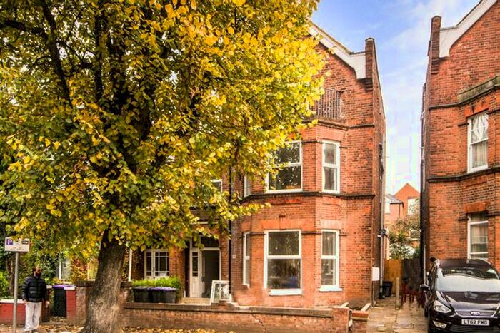 3 Bedroom Flat To Rent In Park Avenue, Willesden Green, London, NW2