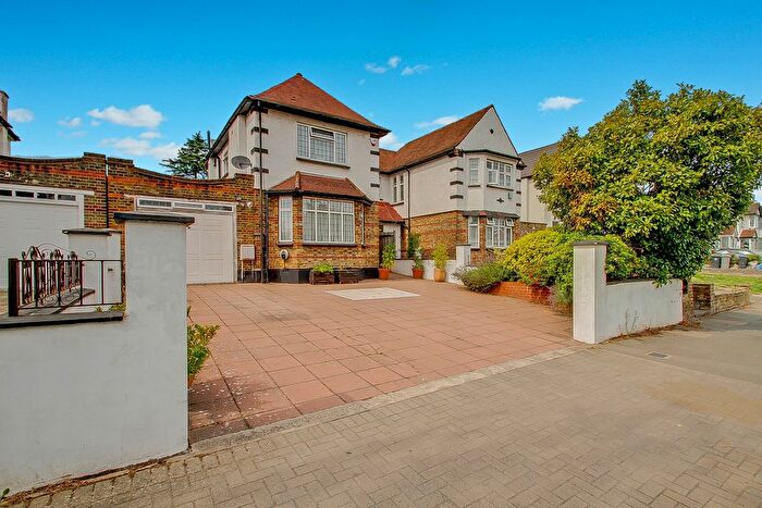 4 Bedroom Terraced House For Sale In Birchen Grove, Neasden, NW9