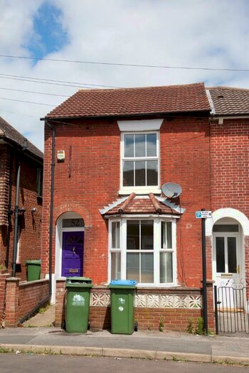 5 Bedroom House To Rent In Padwell Road, SO14