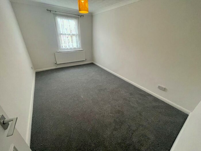2 Bedroom Flat To Rent In Byron Road, Worthing, West Sussex, BN11