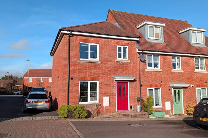 3 Bedroom End Of Terrace House For Sale In Owen Close, Fareham, PO16