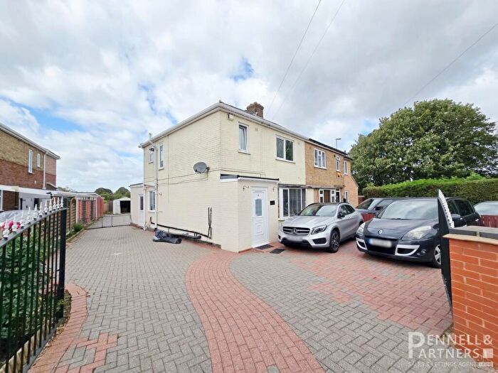 3 Bedroom Semi-Detached House For Sale In Oakdale Avenue, Peterborough, PE2