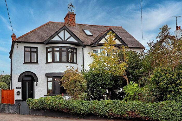 3 Bedroom Semi-Detached House For Sale In Hart Road, Benfleet, SS7