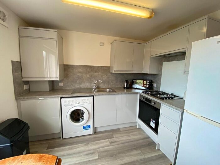 3 Bedroom Flat To Rent In Brown Street, Newington, Edinburgh, EH8