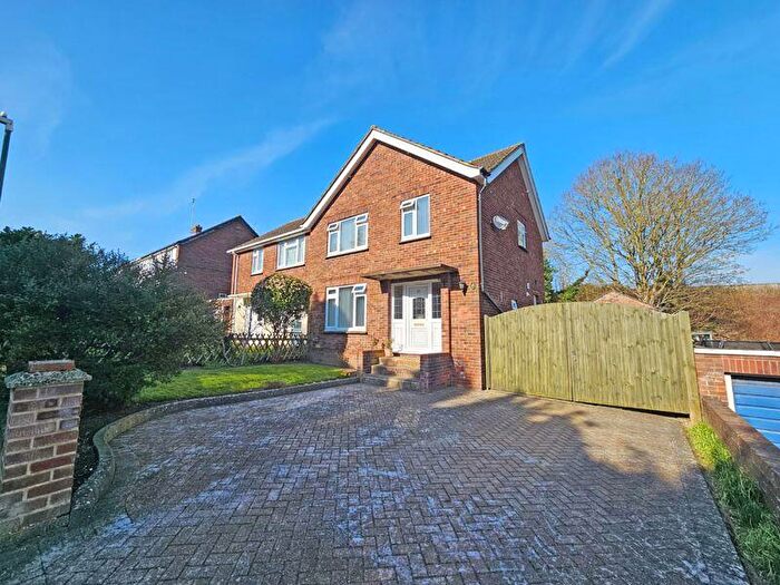 3 Bedroom Semi-Detached House For Sale In Mallings Drive, Maidstone, ME14