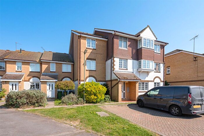 2 Bedroom Flat For Sale In Shaw Drive, Walton-On-Thames, Surrey, KT12