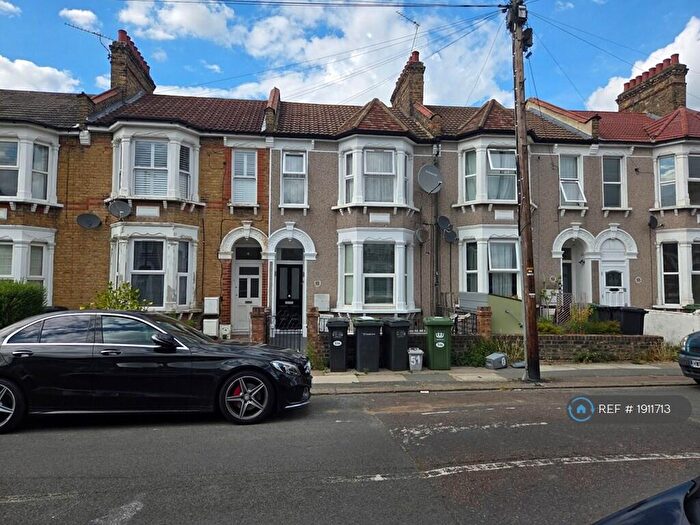 2 Bedroom Flat To Rent In Farley Road, London, SE6