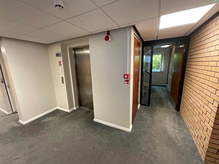 1 Bedroom Flat To Rent In Third-Floor Flat, St James Court, Bradford Road, Brighouse, West Yorkshire, HD6