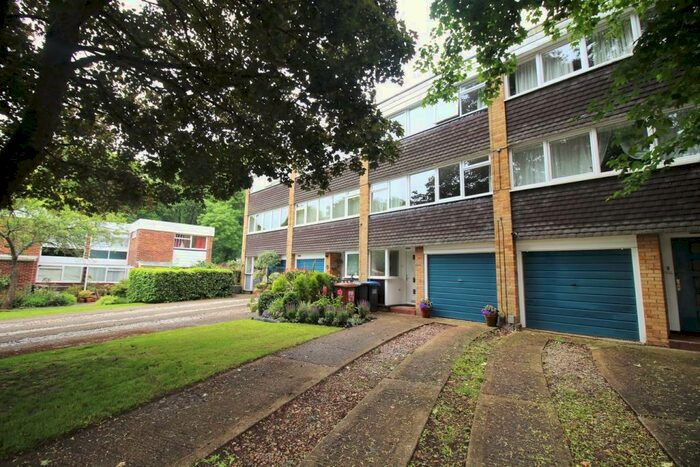 3 Bedroom Town House To Rent In Park Meadow, Hatfield, AL9