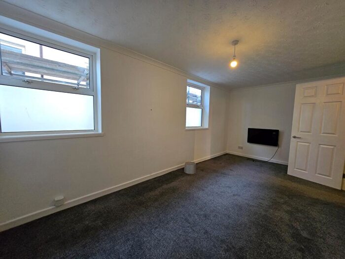 2 Bedroom Flat To Rent In Flat Dawlish, EX7