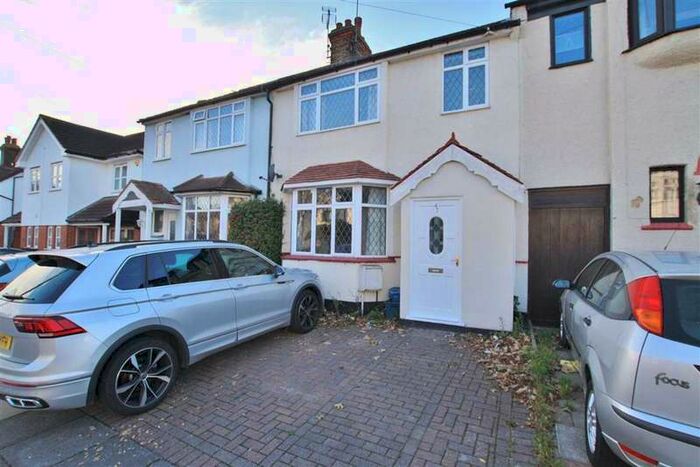 3 Bedroom Semi-Detached House To Rent In Westleigh Avenue, Leigh On Sea, Essex, SS9