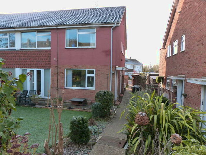 2 Bedroom Maisonette Flat To Rent In Fairways, Waltham Abbey, EN9
