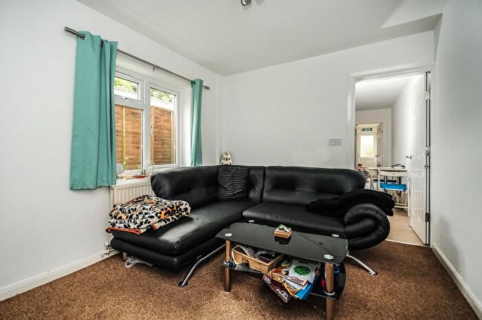 5 Bedroom Terraced House To Rent In Magdalen Road, Student Bedroom, OX4