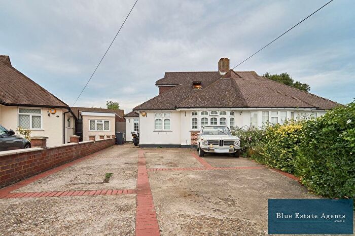 4 Bedroom Semi Detached Bungalow For Sale In Hardwicke Avenue, Hounslow, TW5