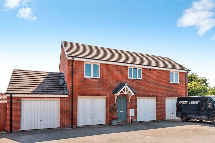 2 Bedroom Flat For Sale In Trowbridge Close, Swindon, SN2