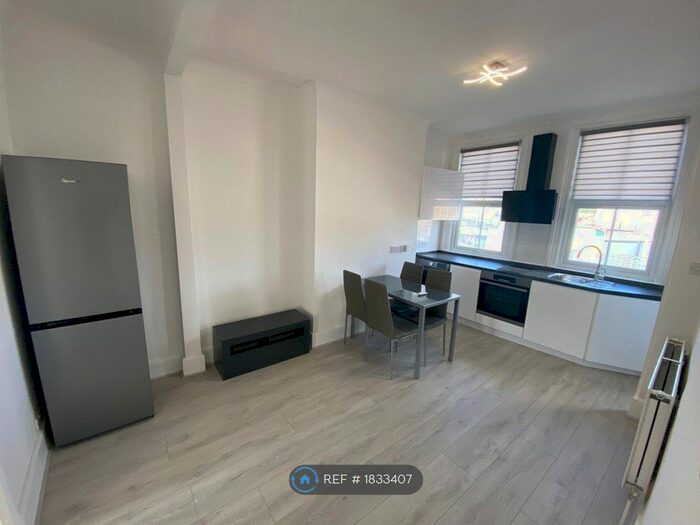 2 Bedroom Flat To Rent In London, London, W3