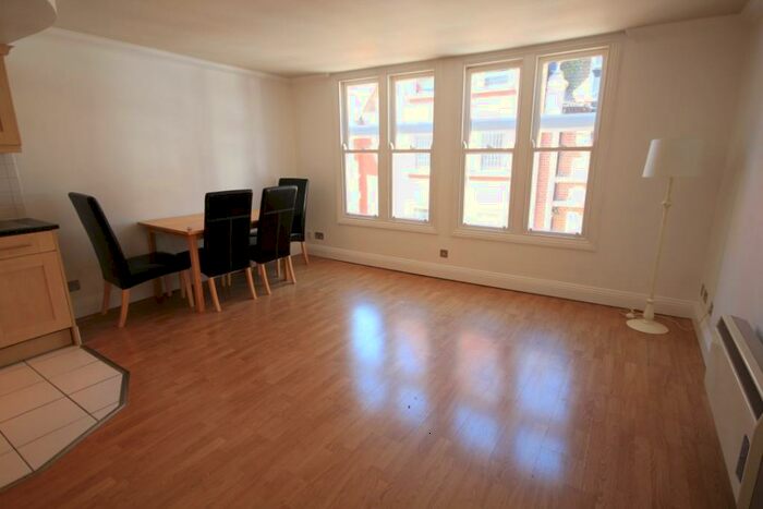 1 Bedroom Apartment To Rent In Franklyn House, Cross Street, Reading, Berkshire, RG1