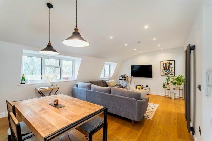 2 Bedroom Flat To Rent In Westbourne Terrace, London, W2