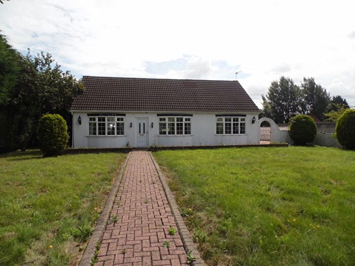 3 Bedroom Bungalow To Rent In Selby Road, Askern, Doncaster, DN6
