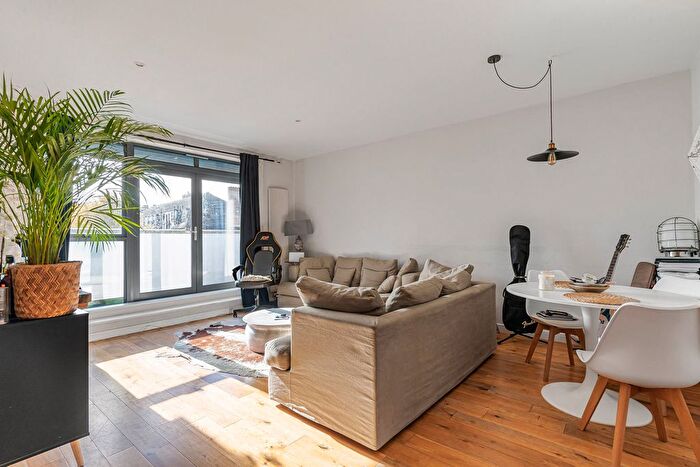 2 Bedroom Flat For Sale In Leigham Court Road, London, SW16