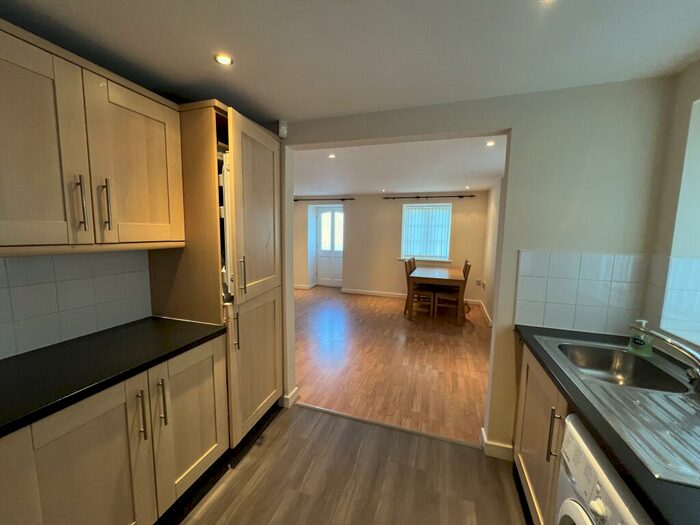 2 Bedroom Flat To Rent In Chapel Court, Micklefield, Leeds, LS25