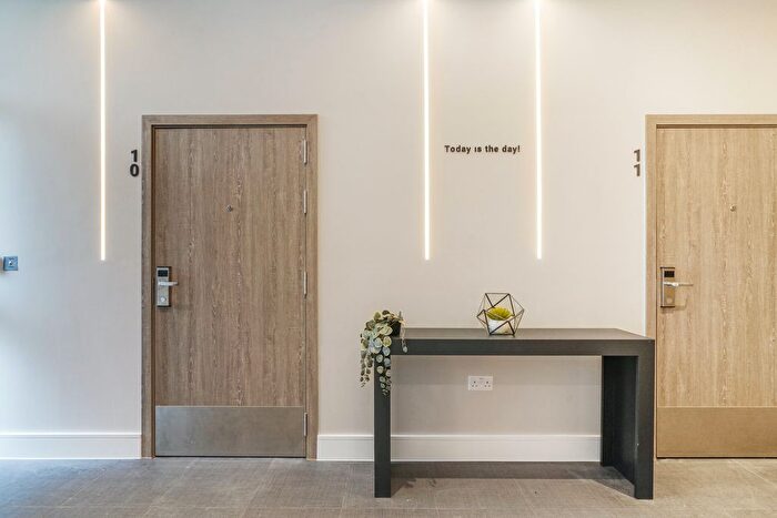 Studio To Rent In Hanger Lane, Ealing, W5