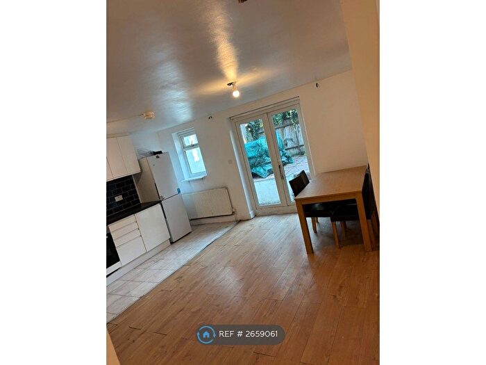 2 Bedroom Flat To Rent In Elm Grove, London, SE15