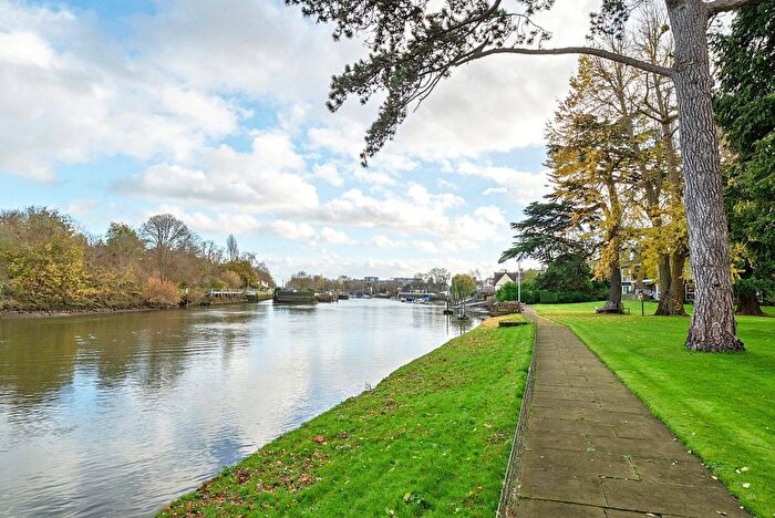 1 Bedroom Flat For Sale In Twickenham Road, Teddington, TW11