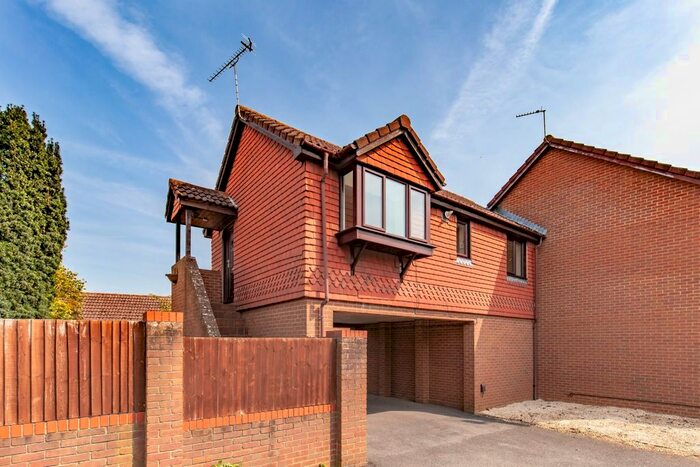 1 Bedroom Semi Detached House For Sale In Ypres Way, Abingdon, OX14