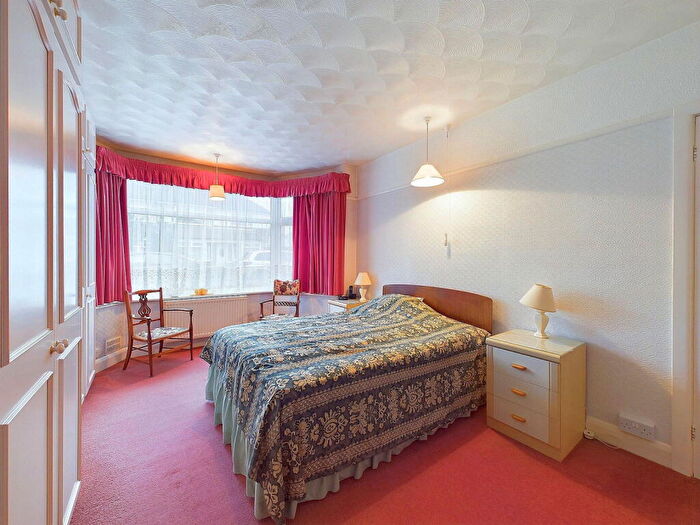 2 Bedroom Flat For Sale In Chesham Close, Goring By Sea, Worthing, BN12