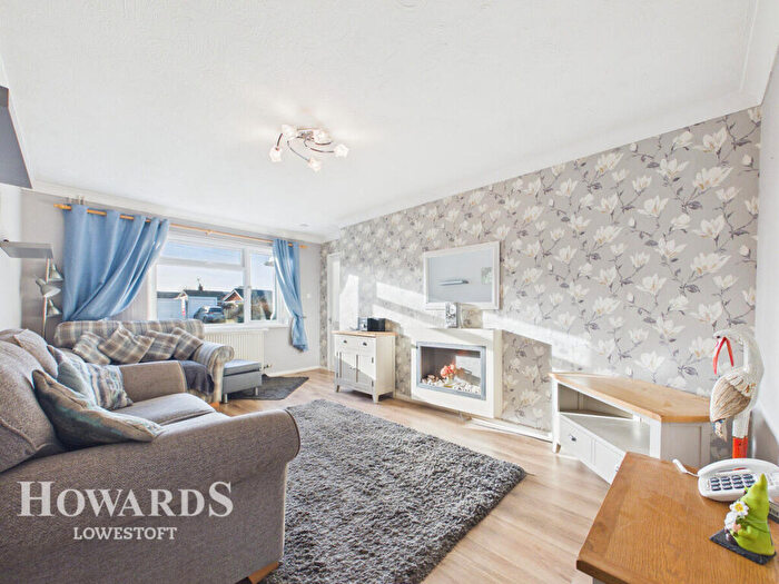 2 Bedroom Detached Bungalow For Sale In Burnt Hill Way, Lowestoft, NR33