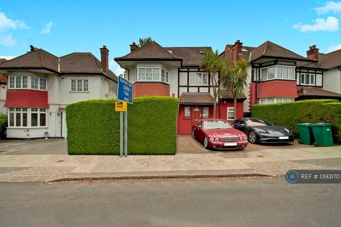 5 Bedroom Detached House To Rent In Shirehall Park, London, NW4