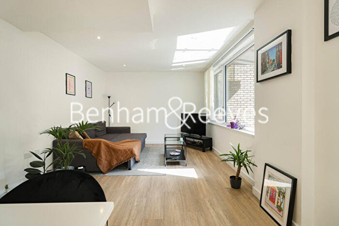 2 Bedroom Apartment To Rent In Ashton Reach, London, SE16