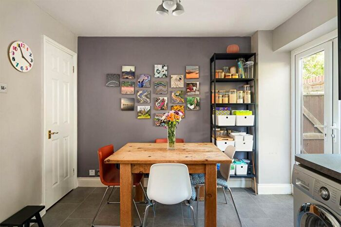 3 Bedroom End Of Terrace House For Sale In Farmers End, Charvil, Reading, RG10