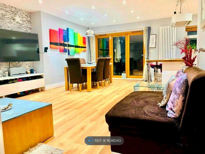 4 Bedroom Semi-Detached House To Rent In Lakehurst Road, Epsom, KT19