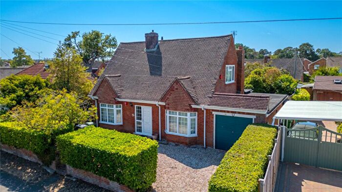 3 Bedroom Detached House For Sale In Woodlands Avenue, Burghfield Common, Reading, Berkshire, RG7