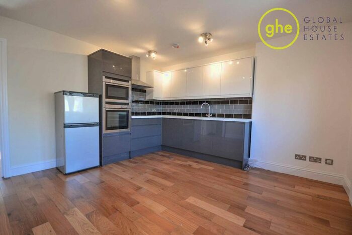 1 Bedroom Flat To Rent In Lordship Lane, East Dulwich, London, SE22