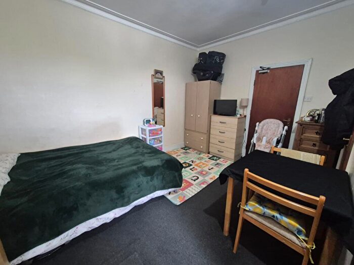 Studio To Rent In Kelvin Avenue, N13