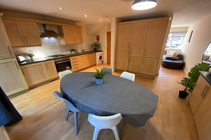 6 Bedroom Terraced House To Rent In Hungerton Street, Lenton, NG7