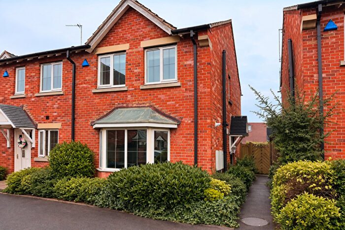 3 Bedroom End Of Terrace House To Rent In Honeysuckle Close, Doncaster, DN4