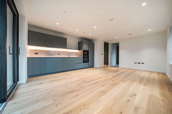 2 Bedroom Flat To Rent In Peninsula Gardens, Mabyn Lane, Lower Riverside, Greenwich Peninsula, SE10