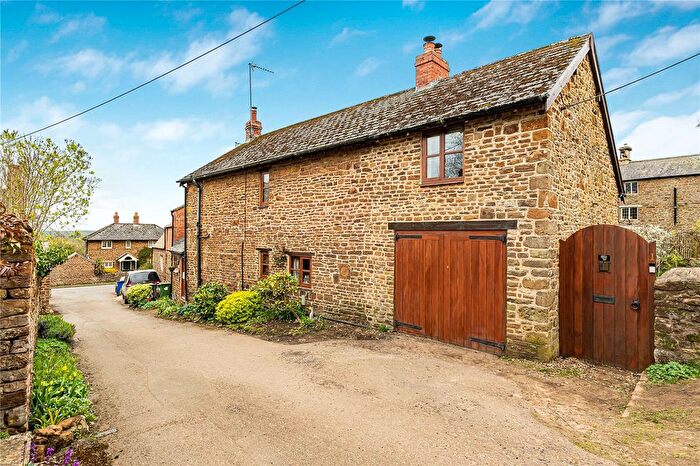 3 Bedroom Link Detached House For Sale In Eydon, Northamptonshire, NN11