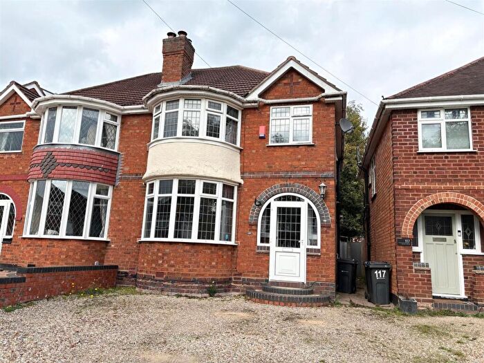 3 Bedroom Semi-Detached House To Rent In Stonor Road, Hall Green, Birmingham, B28