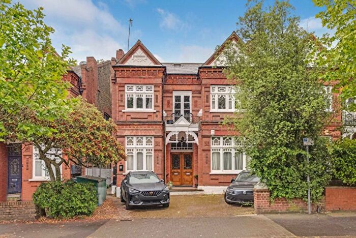 2 Bedroom Flat For Sale In Brondesbury Road, Queen's Park, NW6