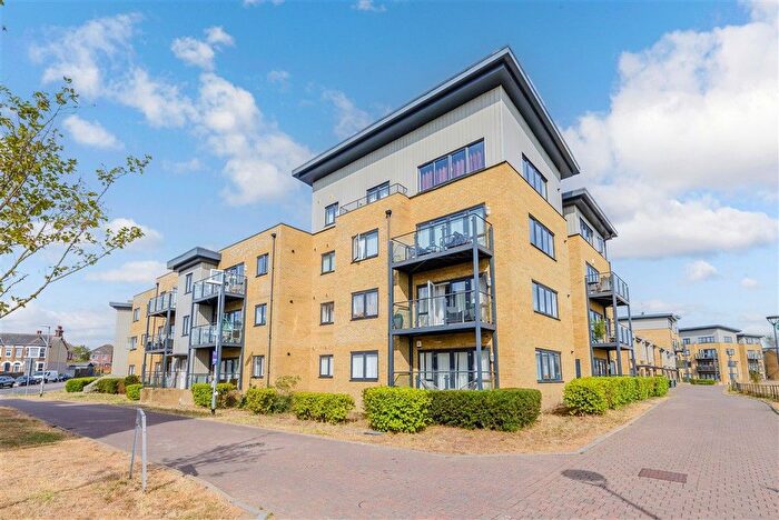 2 Bedroom Flat For Sale In Allium Rise, Dartford, Kent, DA1