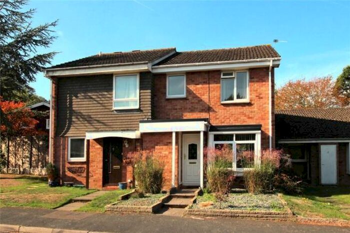 3 Bedroom Semi-Detached House To Rent In St Johns, GU21