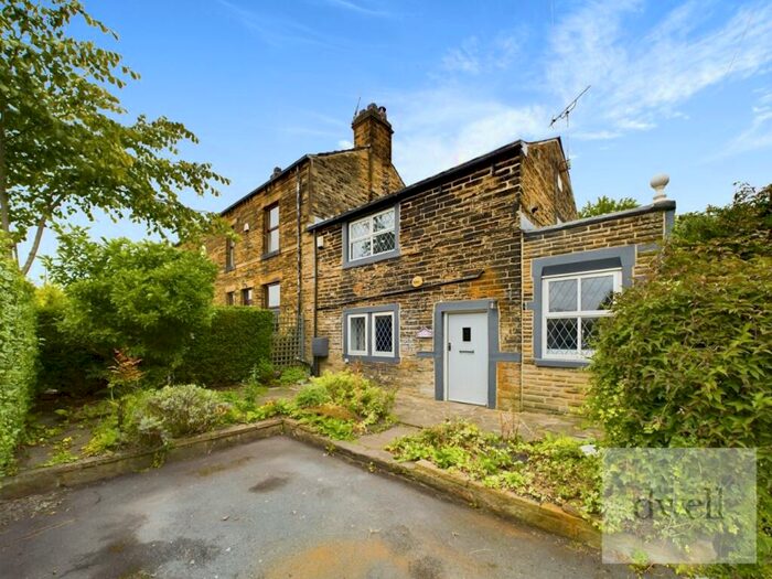 2 Bedroom Cottage To Rent In Back Lane, Leeds, LS12