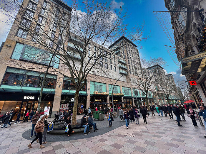 1 Bedroom Flat For Sale In The Hayes, Cardiff, CF10