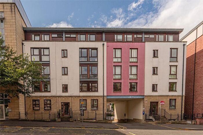 3 Bedroom Flat For Sale In Mcdonald Road, Edinburgh, EH7