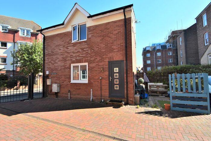 1 Bedroom Detached House To Rent In Mansion Road, Southsea, PO4